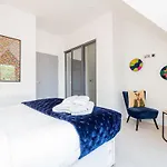 Gorgeous 1-Bedroom Acton Flat With Two Balconies At Acton, Sleeps 4