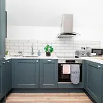 Gorgeous 1-Bedroom Acton Flat With Two Balconies At Acton, Sleeps 4
