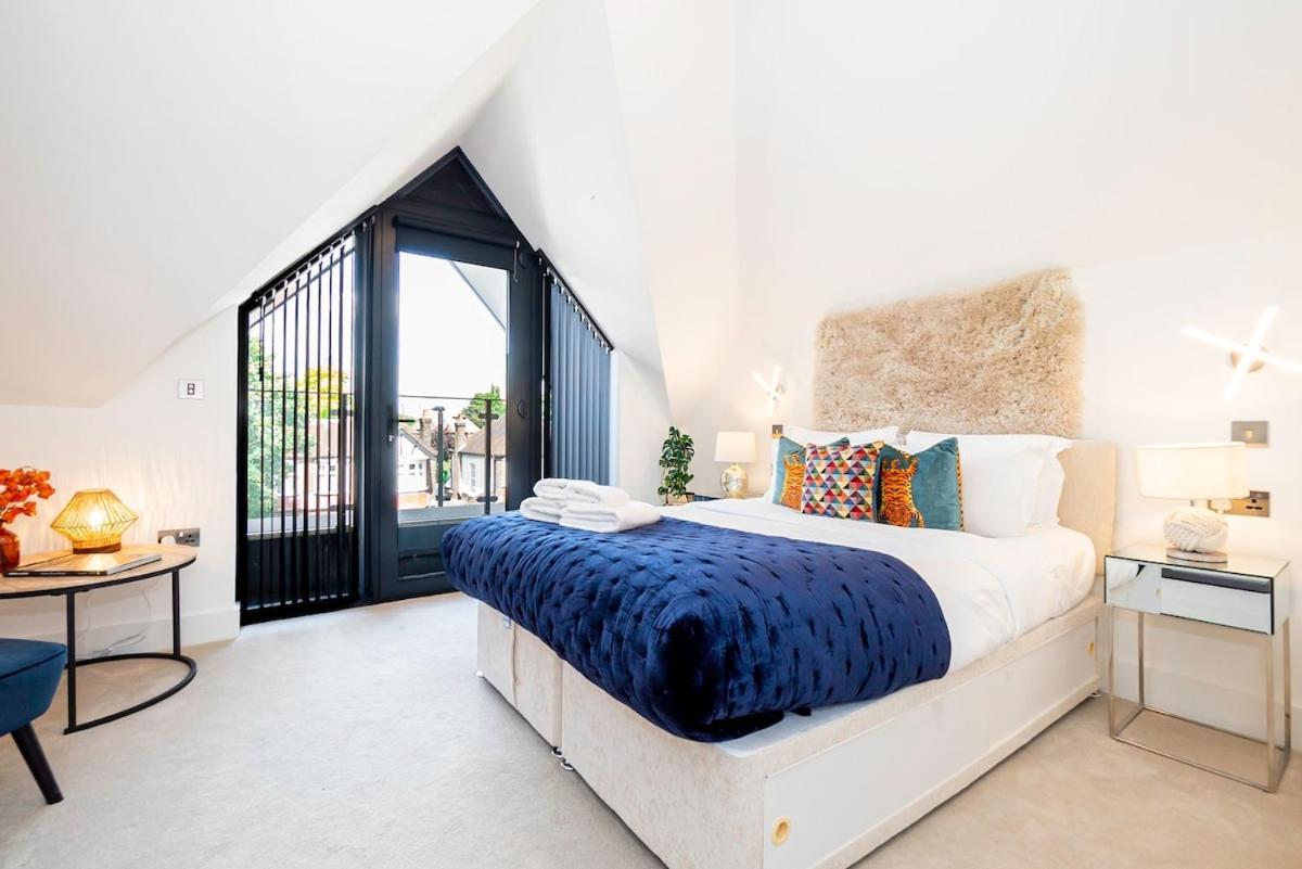 Gorgeous 1-bedroom Acton Flat With Two Balconies At Acton, Sleeps 4 *