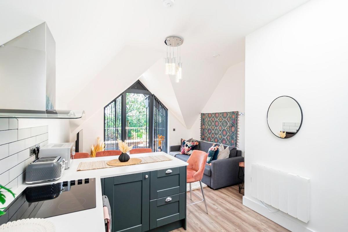 Gorgeous 1-bedroom Acton Flat With Two Balconies At Acton, Sleeps 4