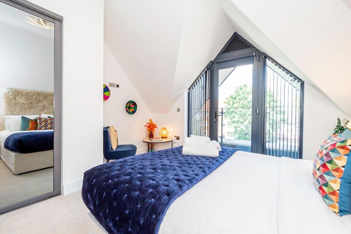 Gorgeous 1-bedroom Acton Flat With Two Balconies At Acton, Sleeps 4 *