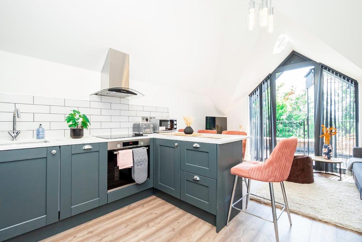 Gorgeous 1-bedroom Acton Flat With Two Balconies At Acton, Sleeps 4 Appartamento *